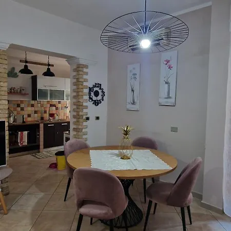 شقة A Casa Di Elena *